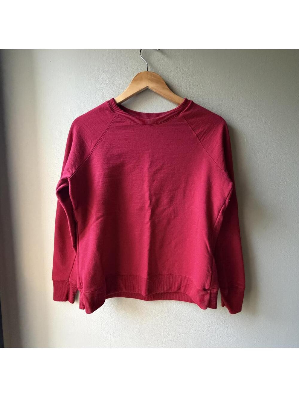 Time and Tru Red Raglan Crewneck Sweatshirt Small